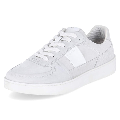 Low-Top Sneaker