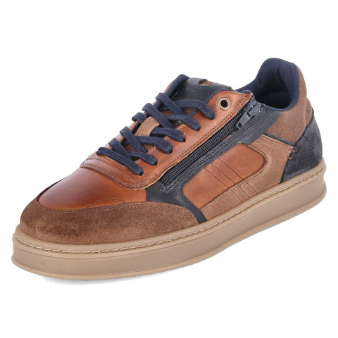 Low-Top Sneaker