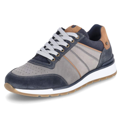 Low-Top Sneaker
