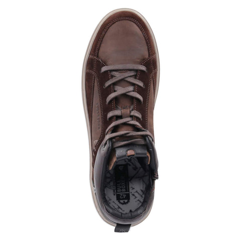“Sneaker” is already English.  UK English equivalent: “trainer” (plural: “trainers”).