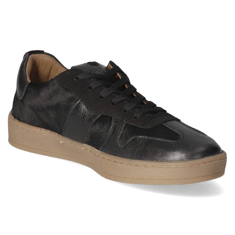Low-Top Sneaker