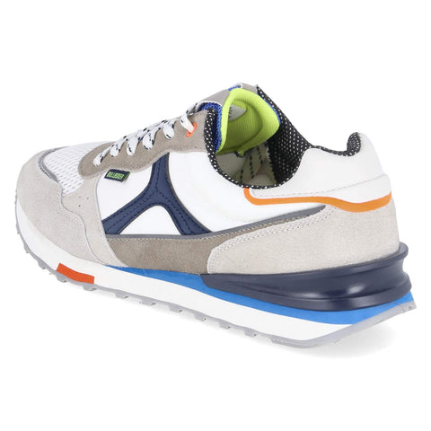 Low-Top Sneaker