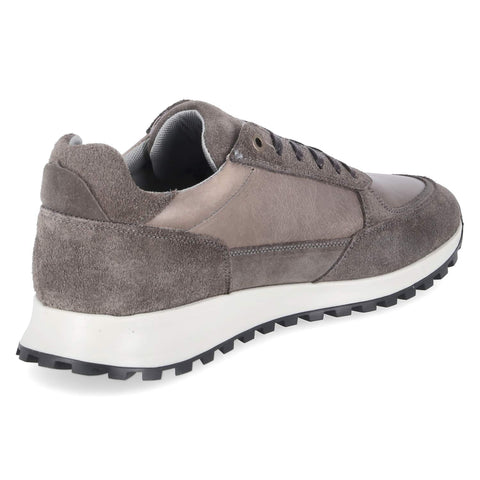 Low-Top Sneaker