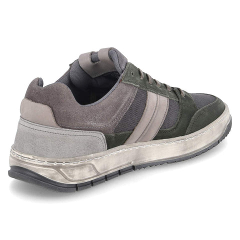 Low-Top Sneaker