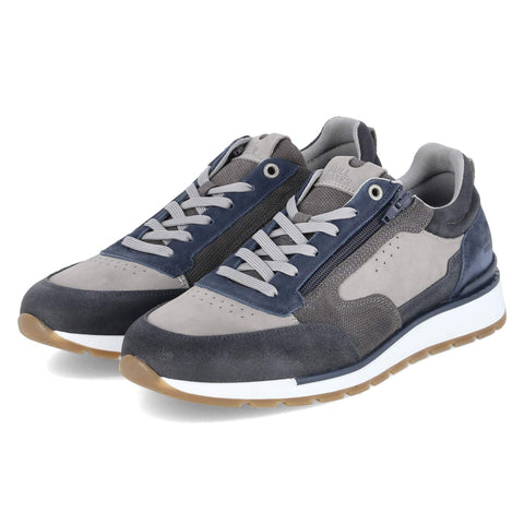 Low-Top Sneaker