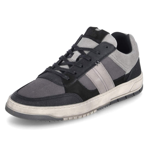 Low-Top Sneaker