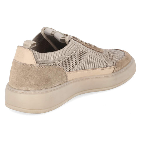 Low-Top Sneaker