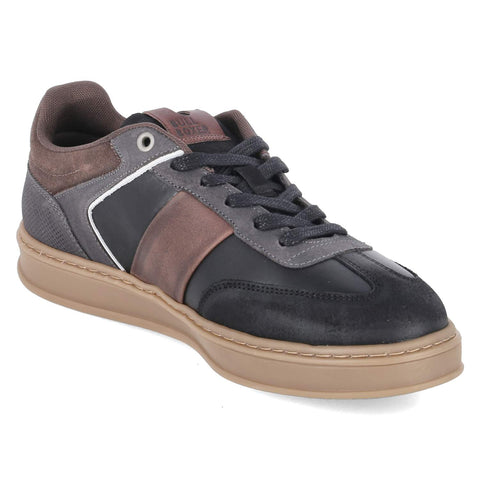 Low-Top Sneaker