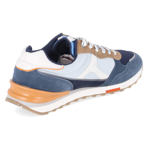 Low-Top Sneaker