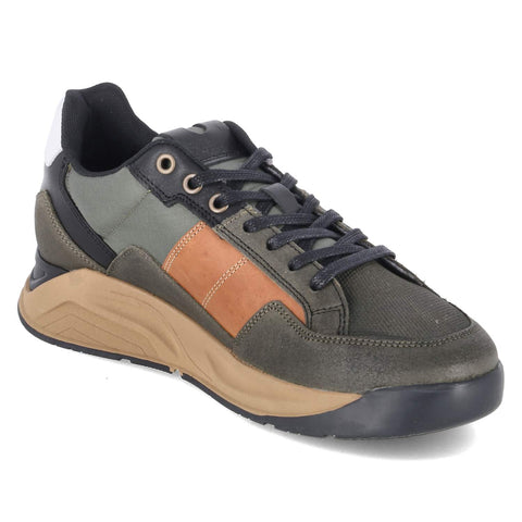 Low-Top Sneaker