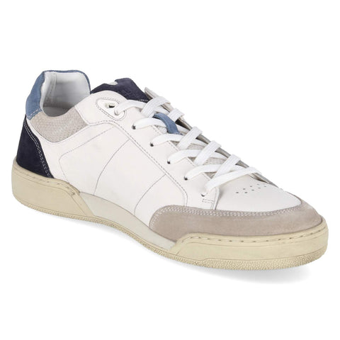 Low-Top Sneaker