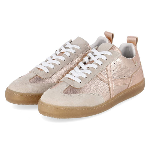 Low-Top Sneaker