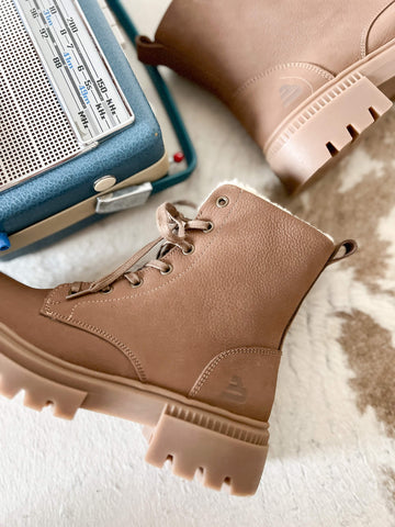 Own the moment with the 6LT0010201 3700 Taupe Leather Combat Boot. Effortlessly cool and endlessly versatile, this bold boot is your style statement for any adventure.