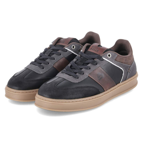 Low-Top Sneaker