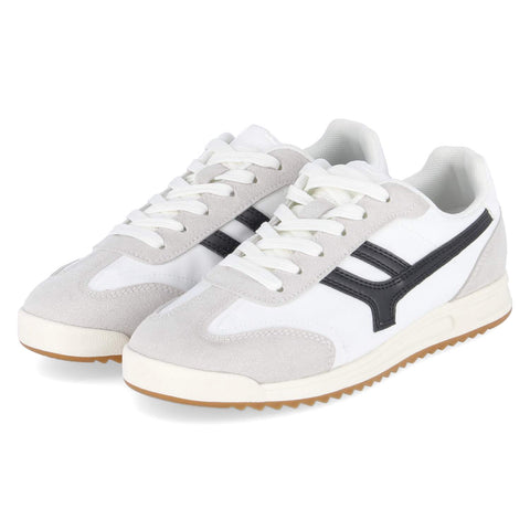 Low-Top Sneaker