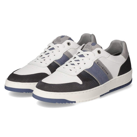 Low-Top Sneaker