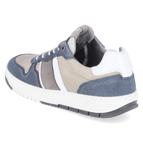 Low-Top Sneaker