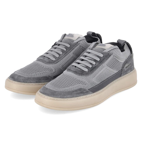 Low-Top Sneaker