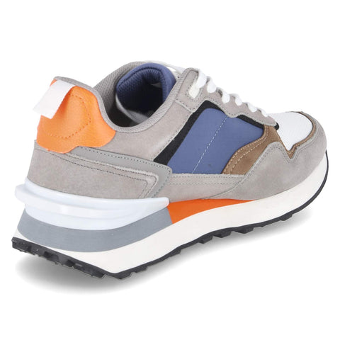 Low-Top Sneaker