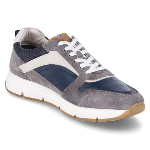 Low-Top Sneaker