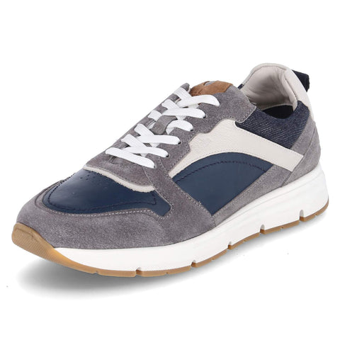 Low-Top Sneaker