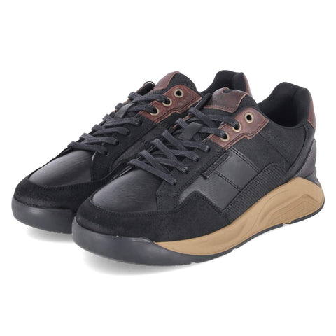 Low-Top Sneaker