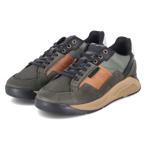 Low-Top Sneaker