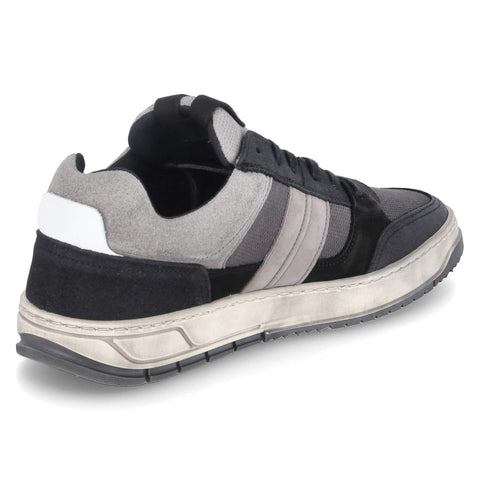 Low-Top Sneaker