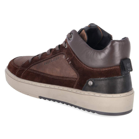 “Sneaker” is already English.  UK English equivalent: “trainer” (plural: “trainers”).