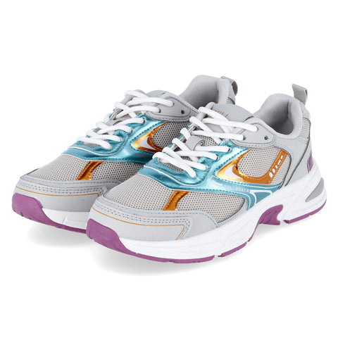 Low-Top Sneaker