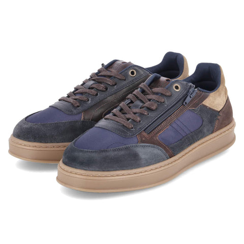 Low-Top Sneaker