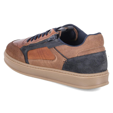 Low-Top Sneaker