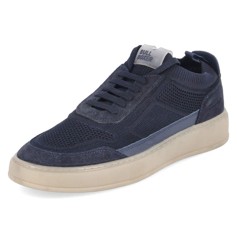 Low-Top Sneaker