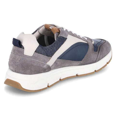 Low-Top Sneaker