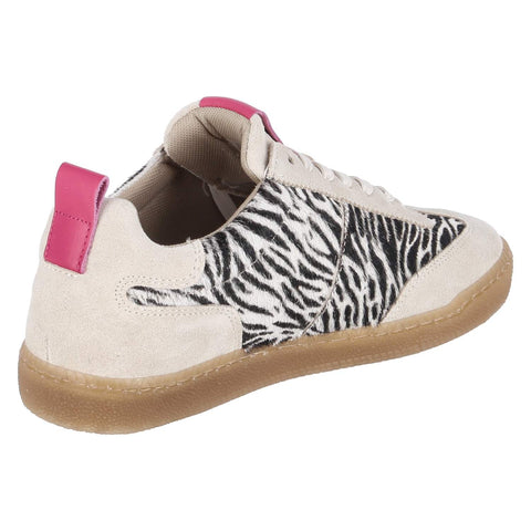 Low-Top Sneaker