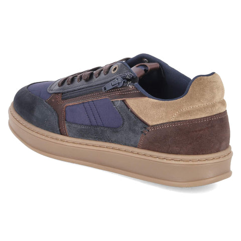 Low-Top Sneaker