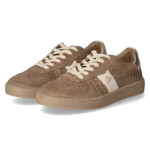 Low-Top Sneaker