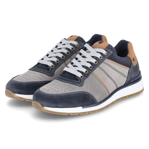 Low-Top Sneaker
