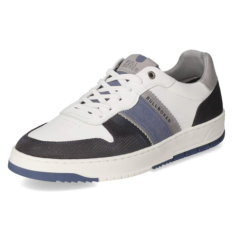 Low-Top Sneaker